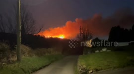 UK: Huge Mountain Fire Breaks out in Swansea, Wales
