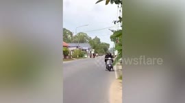 Islamic separatists hurl pipe bomb at police checkpoint in southern Thailand