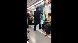 Chinese subway staff panic when train door malfunctions