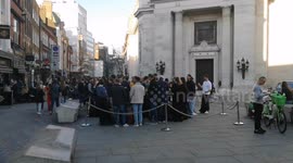 Londoners enjoy the sunshine on the Spring Equinox