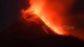 Mount Lewotobi Laki-Laki erupted violently in Indonesia, volcanic ash height 8 kilometers, 1 resident became a victim of burns.