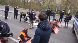 Germany: Landmark Ruling Slams Police Pain Grips