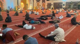 Hundreds of Padang residents took part in Itikaf at the Grand Mosque in West Sumatra