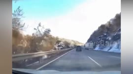 Trailer comes loose from lorry in middle of busy road