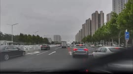 Road rage driver causes chaos on highway in China