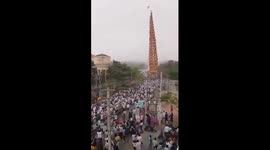 Dramatic Footage Shows 100-Foot Chariot Collapse During Festival in Bengaluru's Anekal; 1 Dead, 1 Injured