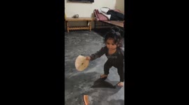 Toddler successfully feeds dog after multiple tries in Raipur, India