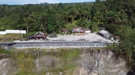 The national road connecting Padang City with Bukittinggi City is threatened with collapse