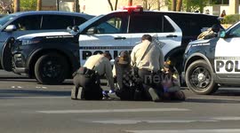 US, Las Vegas: Las Vegas Police Arrest Violent Man After Striking Multiple Cars in Traffic