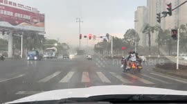 Sudden rainfall with strong winds hits Hunan, China