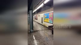 Leaky ceiling spotted in New York subway