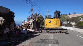 US: Wildfire Debris Removal Begins in Malibu