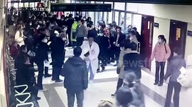 幼童医院候诊时突发窒息 男护士紧急出手挽救生命