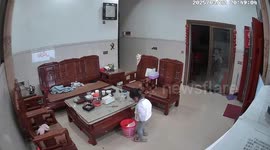 Little girl accidentally starts fire while burning trash in Guangzhou, China