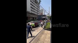 Thailand: People Flee Outside After M7.7 Quake Strikes Bangkok 2