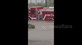 US: Flash Flood Strikes South Texas, Cars Stranded in Floodwater