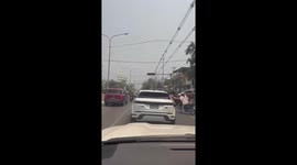 Cars shake as killer earthquake rocks roads in Myanmar