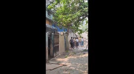 Earthquake residents scramble through collapsed buildings in Mandalay