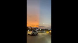 The sky appeared to have a strange phenomenon of two colors after the earthquake