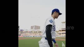 Moment: Ohtani collects his third Silver Slugger award