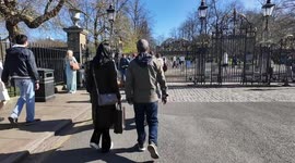 Londoners enjoy a very Sunny Mothers Day in Greenwich