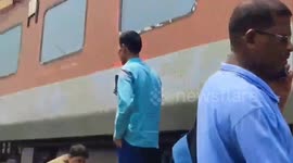 Train coaches derail forcing passengers to flee in India