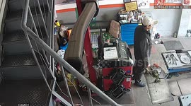 Car crashes into auto-repair shop, narrowly missing worker in Heilongjiang, China