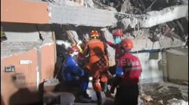 Myanmar: Chinese rescuers pull 4 survivors from rubble in Mandalay on Monday morning