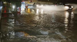 US, Los Angeles: San Pedro Water Main Break Floods Street