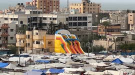 Gaza's war-weary children find fleeting respite in toys on 3rd day of Eid (2)