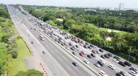 Indonesia: Eid al-Fitr travelers trigger gridlock on Jakarta toll road