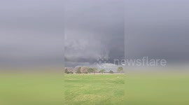 Tornado touchdown captured in Nebraska