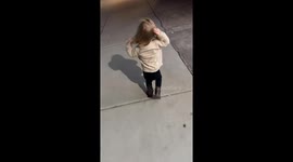 Sassy Boston toddler wants traffic to 'Buzz Off' after being annoyed by honking noises