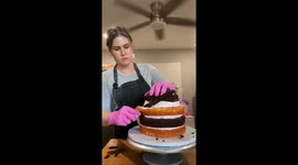 Loving mom crafts a stunning cake replica of her daughter’s favorite Squishmallow toy