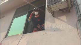 Myanmar (Burma): Chinese rescuers pull man from rubble 5 days after deadly Myanmar quake