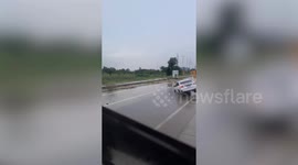 Kind truck driver helps car stuck in flood during rainstorm