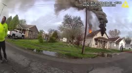 US: Police Officers Rescue Firefighter After House Explosion Caught on Body Camera