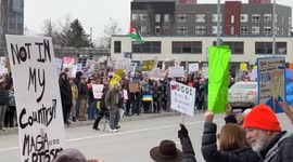 US: Thousands attend