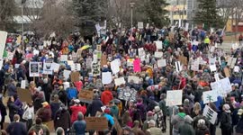 US: Thousands attend