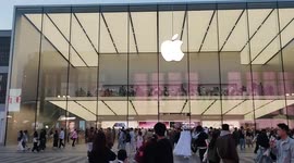 Apple Market Value Decreases Due To Equivalent Tariffs