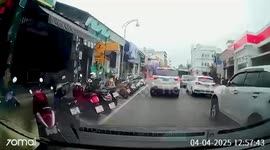 Hero passerby stops 'drunk local from attacking female tourist' in Phuket