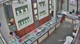 Myanmar earthquake rattles jewellers sending gold necklaces crashing from shelves