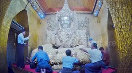 Buddhe statue shakes and temple collapses during Myanmar earthquake