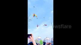 Aerial dance performance stuns tourists at ancient town in China