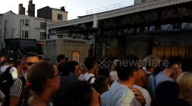 #Brightonstation #crowds #police #chaos https://t.co/ZgTwn7dRsc