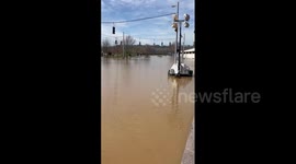 US: Cincinnati Flooding Continues as Ohio River Crests at Highest Level 3
