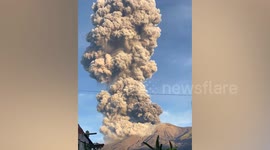 Volcano eruption sends ash cloud towering over homes in the Philppines
