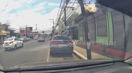 Woman gets into the wrong car in amusing parking fail