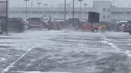 US: Snowstorm Hits Rochester Airport in April