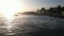 Senegal: Strong winds whip up giant waves along Dakar’s coast